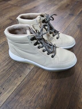 Vionic Women's Cream Leather Ankle Sneakers